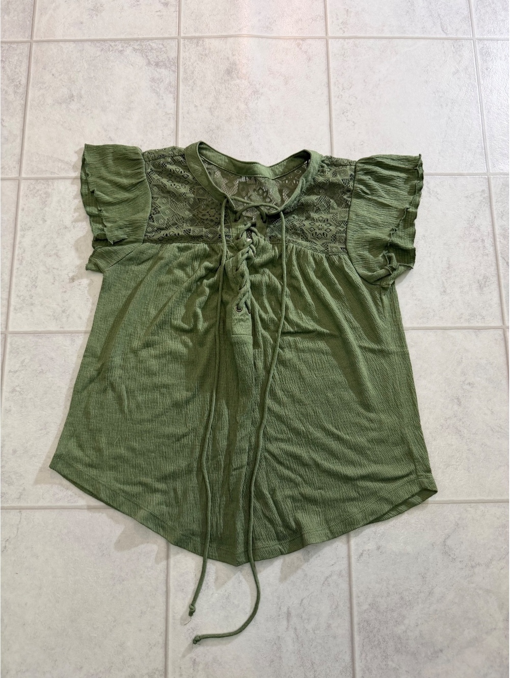 No Boundaries Olive Green Lace Accent Short Sleeve Top Size S